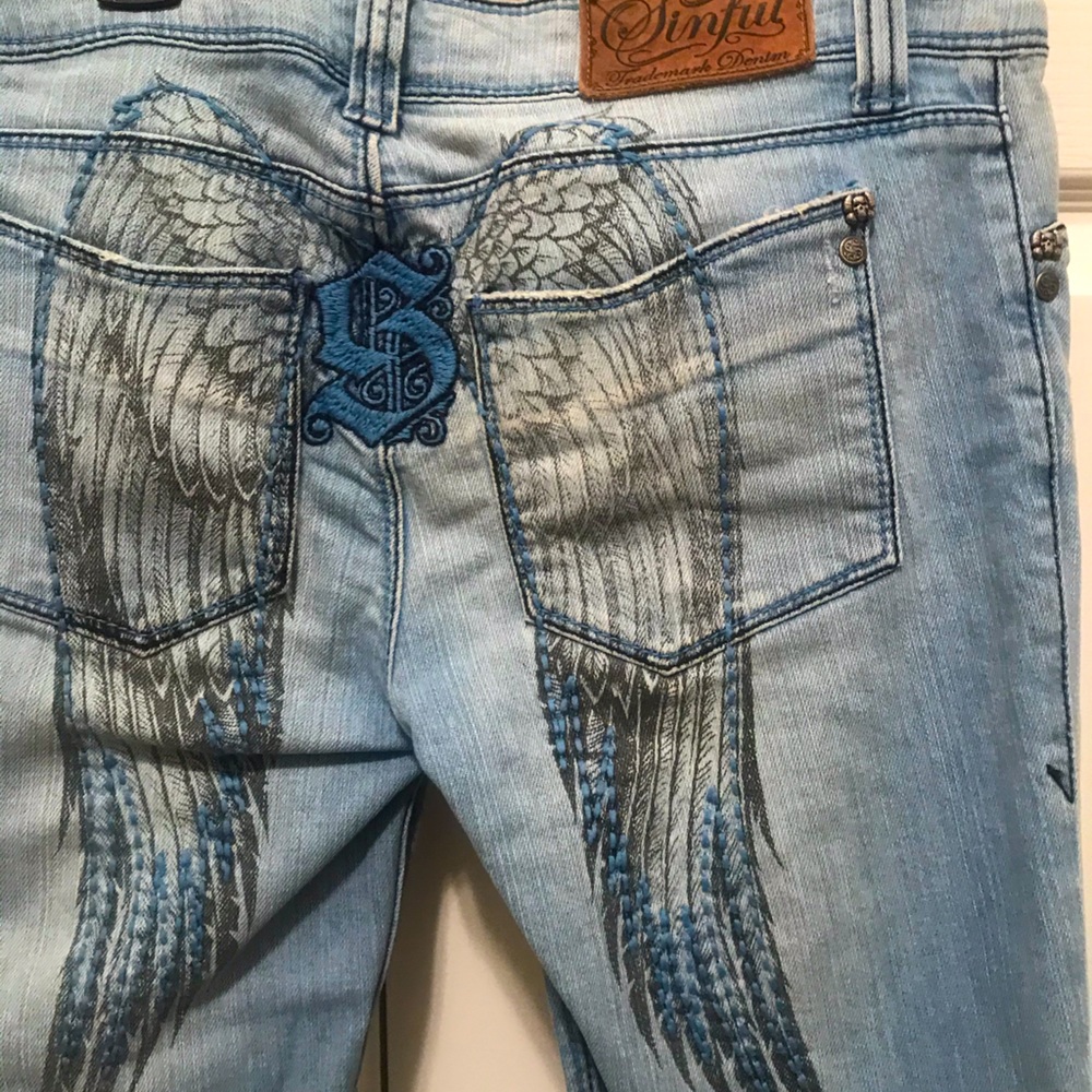 Women’s SINFUL jeans from the Buckle. 30x34